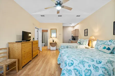 Pet-Friendly 3 bedroom/3 bath townhouse at Sunset Beach, NC Отели рядом с достопримечательностью «Парк Сансет Бич»