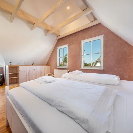 Charm & flair under thatch directly by the sea | Family-friendly