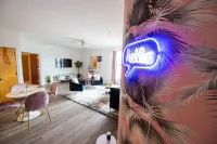 Plush Palm Paradise - West End