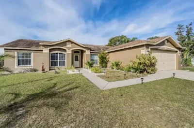 Entire home, Heated Pool, Lake view and Gazebo! Hotels near Bloomingdale Hills Park
