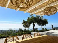 4 person vacation home with stunning sea and mountain views! Hotels in Sayalonga