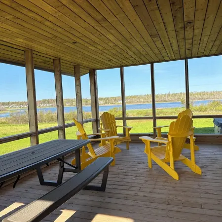 5-bedroom Waterfront Home In Brackley, Minutes To National Park Beaches