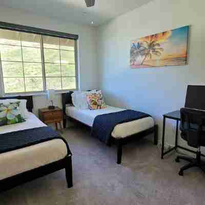 New home. Stunning ocean and mountain views. 5 Minutes from the beach Rooms