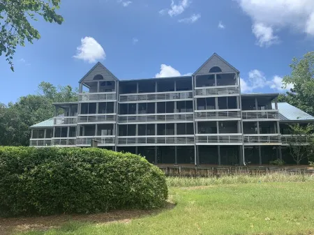 Hidden Gem on Seabrook Island-visit our fabulous beaches on this magical island! Отели рядом с достопримечательностью «Seabrook Beach»