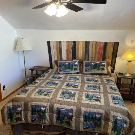 Cozy Cabin Hidden in the Pines! Explore So. Utah including Cedar, Bryce,&Zion NP
