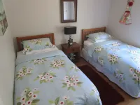Greytown Cottage, Fast Fibre, SkyTV, all Linen and Cleaning fee included.