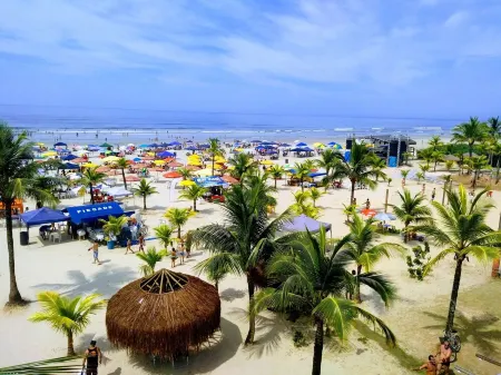 Morada da praia excellent house for rent Wi-Fi and air for your comfort Отели рядом с достопримечательностью «Foz do Rio Guaratuba»