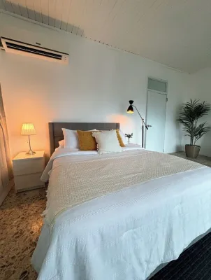 Cozy 2-bedroom beach apartment in wonderful Cerro Gordo with AC, WiFi