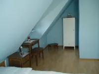 Beautiful thatched roof house with south-facing terrace, 2 shower rooms and 2 parking spaces Hotel a Prerow