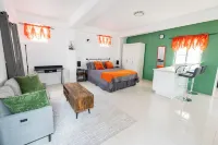 Hilltop View: Convenient & Peaceful Studio Haven Hoteles en 