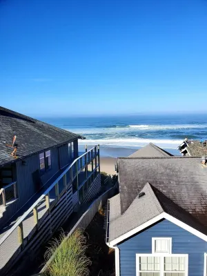 Large family-friendly home; Walk to Bella Beach; Ocean View; Hot Tub