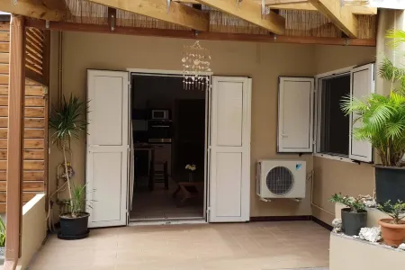 Charming  Villa with Sea View and Private Pool Отели рядом с достопримечательностью «Келония»