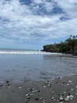 Spacious “ Home,Sweet Home”  3 mins.from the beach .Close to restaurants ,stores