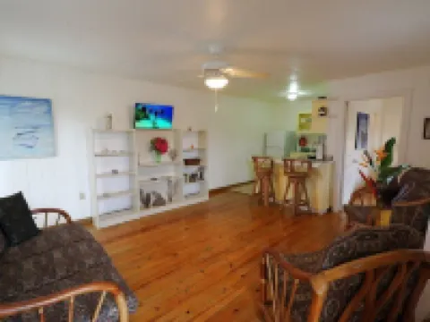 Main Floor at The Gardens! Hoteles en Utila