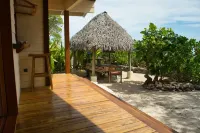 Tehinavai Bungalow: Oceanfront, Sandy and Coral Beach, Whale-Watching, Moorea - Wi-Fi