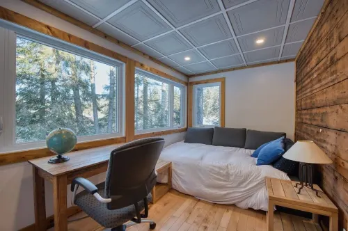 Pet Friendly Large Group Chalet  w Private Beach|10p Hot Tub|Kayaks|