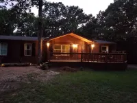 Creekside Country Retreat,  Spacious country living on 1 acre in the country. Отели рядом с достопримечательностью «Парк Мисти Дон»