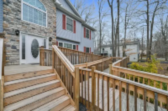 Captivating And Roomy Newly Renovated Family Home Hotels in Coolbaugh Township