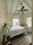 Affordable Solar powered 2-Bedroom Haven with Washer/Dryer, near Red Hook! Các khách sạn gần St Thomas