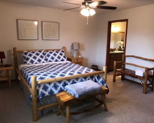 Chetek Country Home 4 bedroom/3 bathroom 4 acre property (Sleeps 15) Hoteles en Condado de Barron