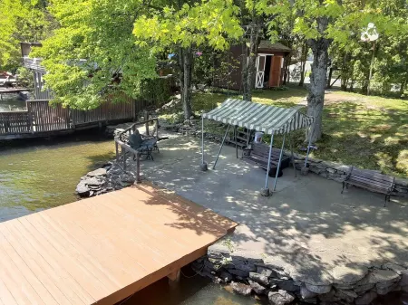 Welcome to The Lake House at Historic Harvey's Lake