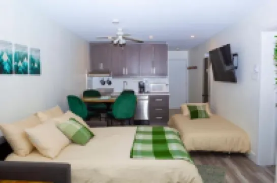 Le C17: Cozy Condo in Historic Village 6 Minutes from the Ski Base!