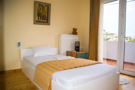 Dream apartment in a top location directly on the beach, with beautiful sea views