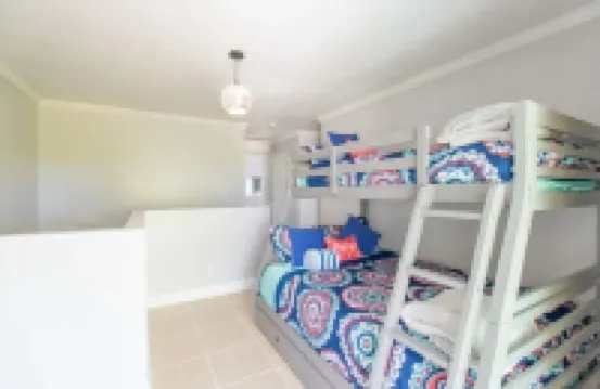 Migrate Beach Chalets #4, sleeps 7. N Palmetto Point. WiFi. AC. Pools. Paradise!