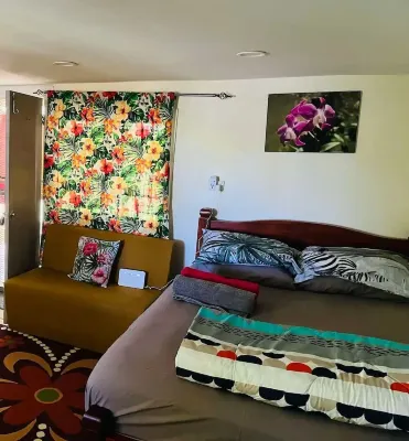 The Orchid Studio - Private & Cozy Guesthouse