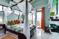 Ophelia's Villa: Waterfront Luxury with Private Pool