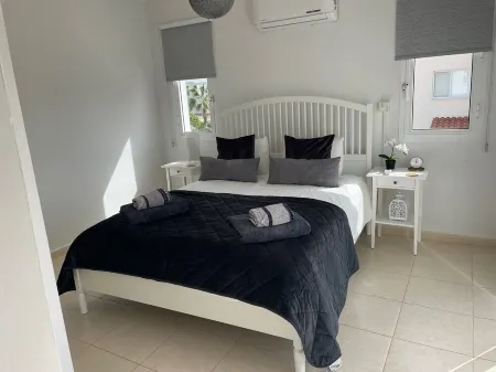 Spacious Villa with stunning views over the Ocean with pool heating available.