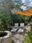 The Old Beach House.2 bedroom, 2 bath, apartment, set in quiet neighbourhood.