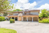 High-Ceiling Condo Nestled in Treetops at Los Sueños
