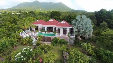 Ocean View villa. 5 min drive to 4 seasons and beach