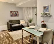 Private Cozy 1 Bedroom Apartment!!! Dedicated Wok Desk and Free Parking.