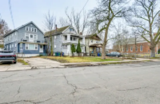 6 Mi to Dtwn Attractions Buffalo Apartment!