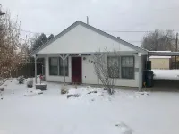 Cozy Clean and Quiet 2 Bed / 1 Bath Home. Steps from Lake and Park! Hotels near Benson Sculpture Garden