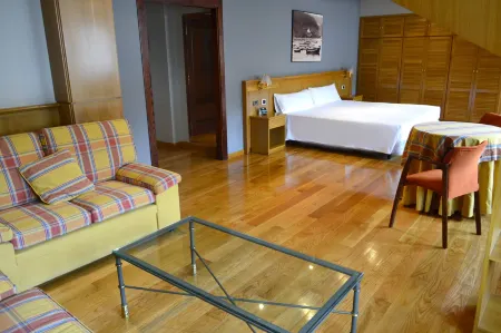 Hotel Alda El Suizo Отели рядом с достопримечательностью «Museo Naval Ferrol»