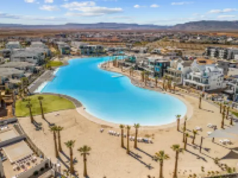 靜水#85由紅色遮陽篷