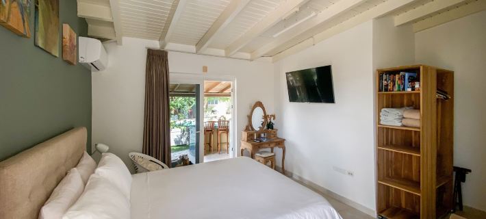 Casalina Garden 2 Blocks to Palm Beach & Kitesurfing School Hotels in Palm Beach