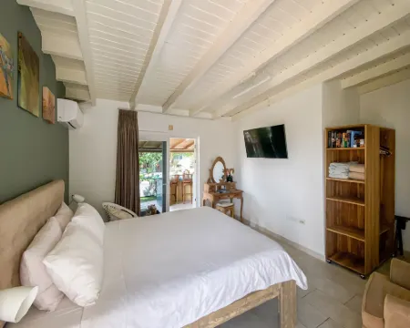 Casalina Garden 2 Blocks to Palm Beach & Kitesurfing School Hotels in Palm Beach