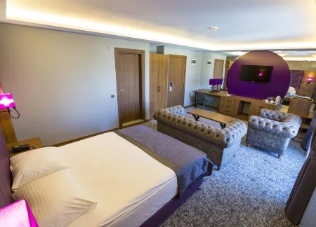 Business Palas Otel Отели рядом с достопримечательностью «Aqua Reef Central»