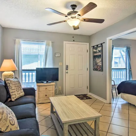 Gulf Shores Condo w/ Pool Access: Steps to Beach!