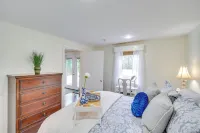 Hike, Sip and Explore Charming Waterford Cottage! Hotels in Waterford