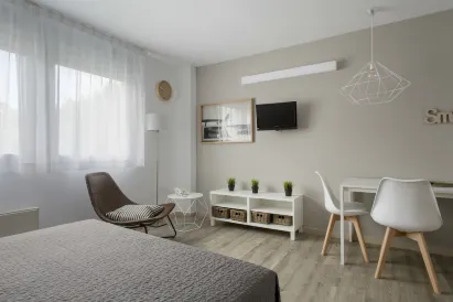 雷薩曼努埃爾阿古德奎羅爾大學生宿舍