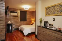 Royal Street Inn & Bar