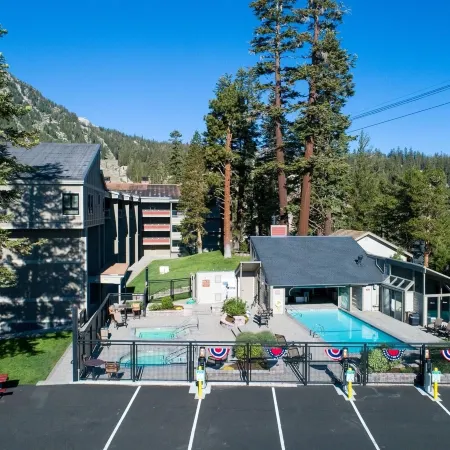 Gorgeous Mountain Views and Access to 3 Hot Tubs, Pool, Hiking! by RedAwning
