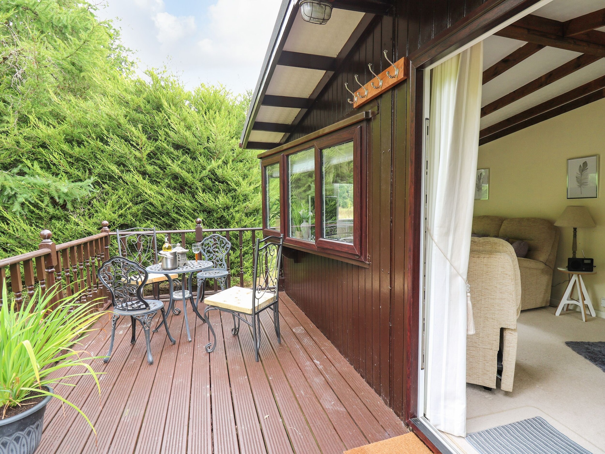 Riverside Rest Hotels in Treflys