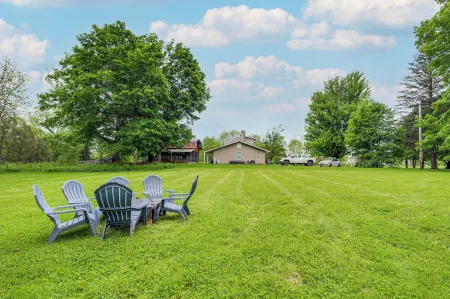 11 Mi to Oneida Lake Spacious Apt in Verona!