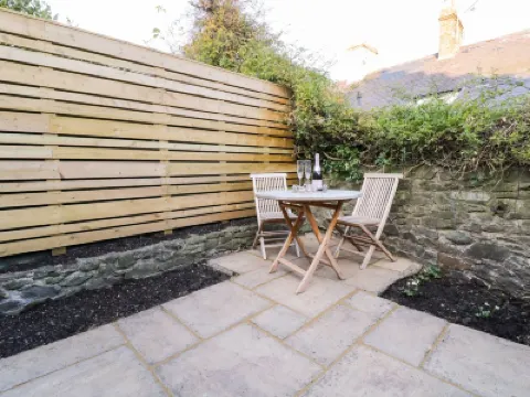 8 Crown Lane Hotels in 